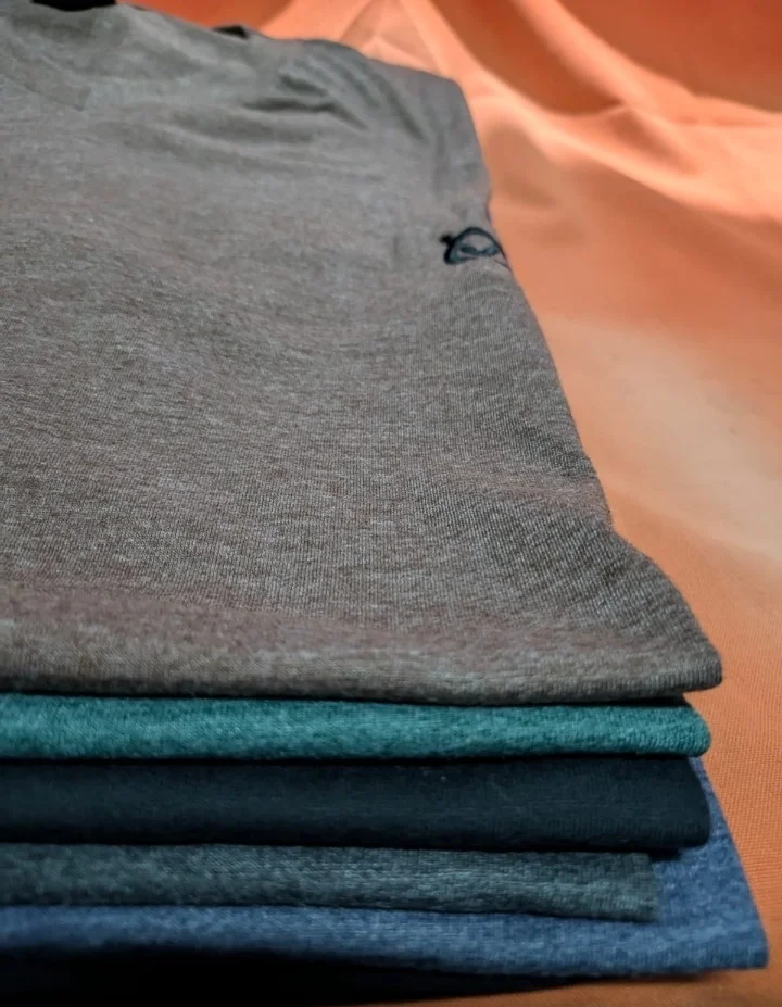 Remera Escote V Hombre Talles Especiales - Imagen 3