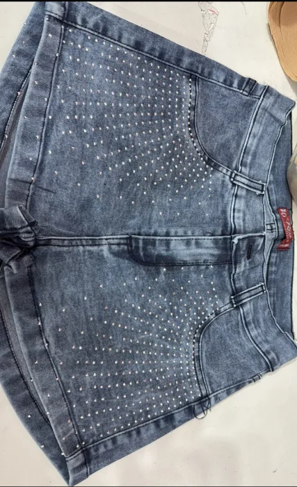 Shorts Elastizado con Brillo Color Nevado;)