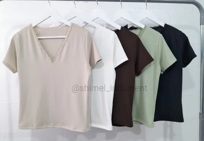 Remera Cuello V C/puntilla