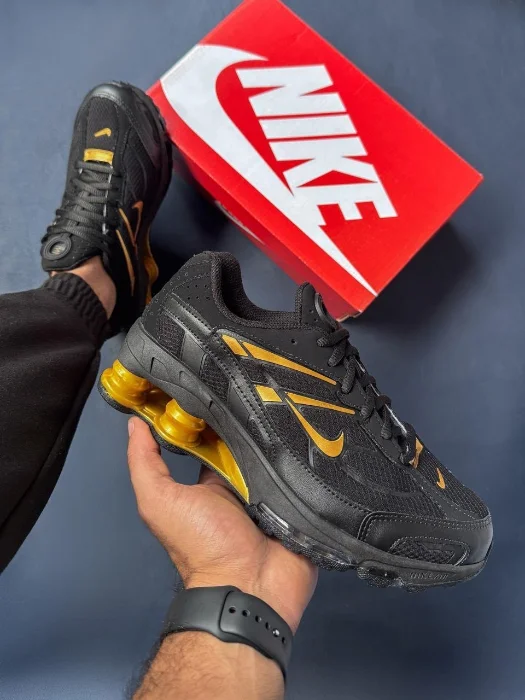 Zapatillas Nik"e Shox Negro Oro Importadas