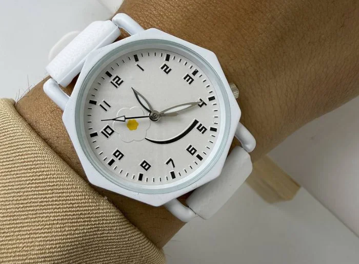 Relojes con Malla de Silicona con Detalle de Florcita Amarilla