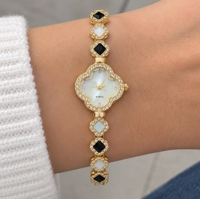 Relojes de Dama Simil Pulsera Trébol Blanco y Negro