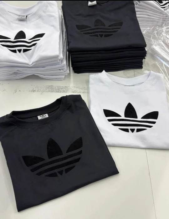 Remera Adi Trébol de Flock