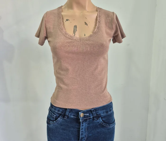 Remera con Puntilla