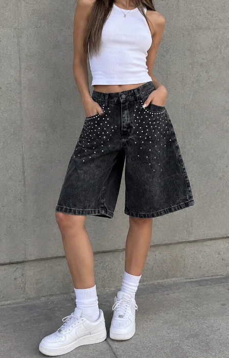 Bermuda con Tachas
