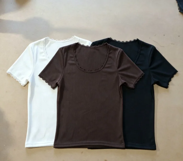 Remeras Básicas con Puntilla Talle 2 y 4
