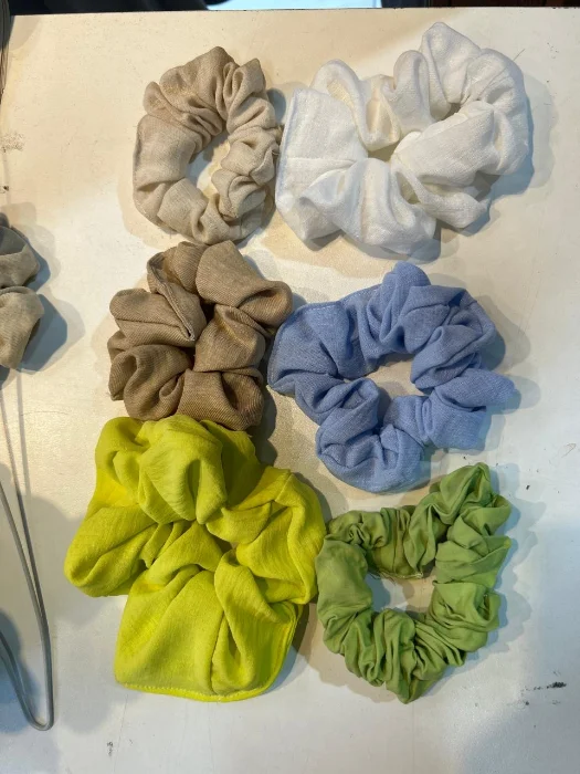 Docena de Colitas Scrunchies