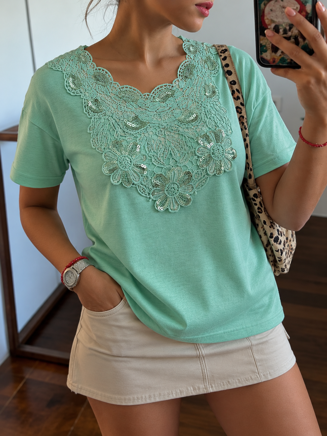 Remera con Apliques Sorayda - ChatGPT%20Image%204%20sept%202026%2C%2012_20_15%20p.m..png