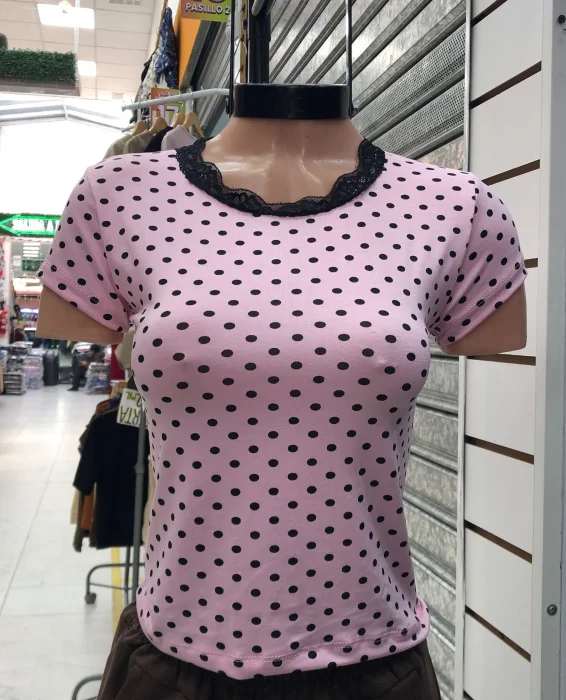 Remera Lunares con Puntilla