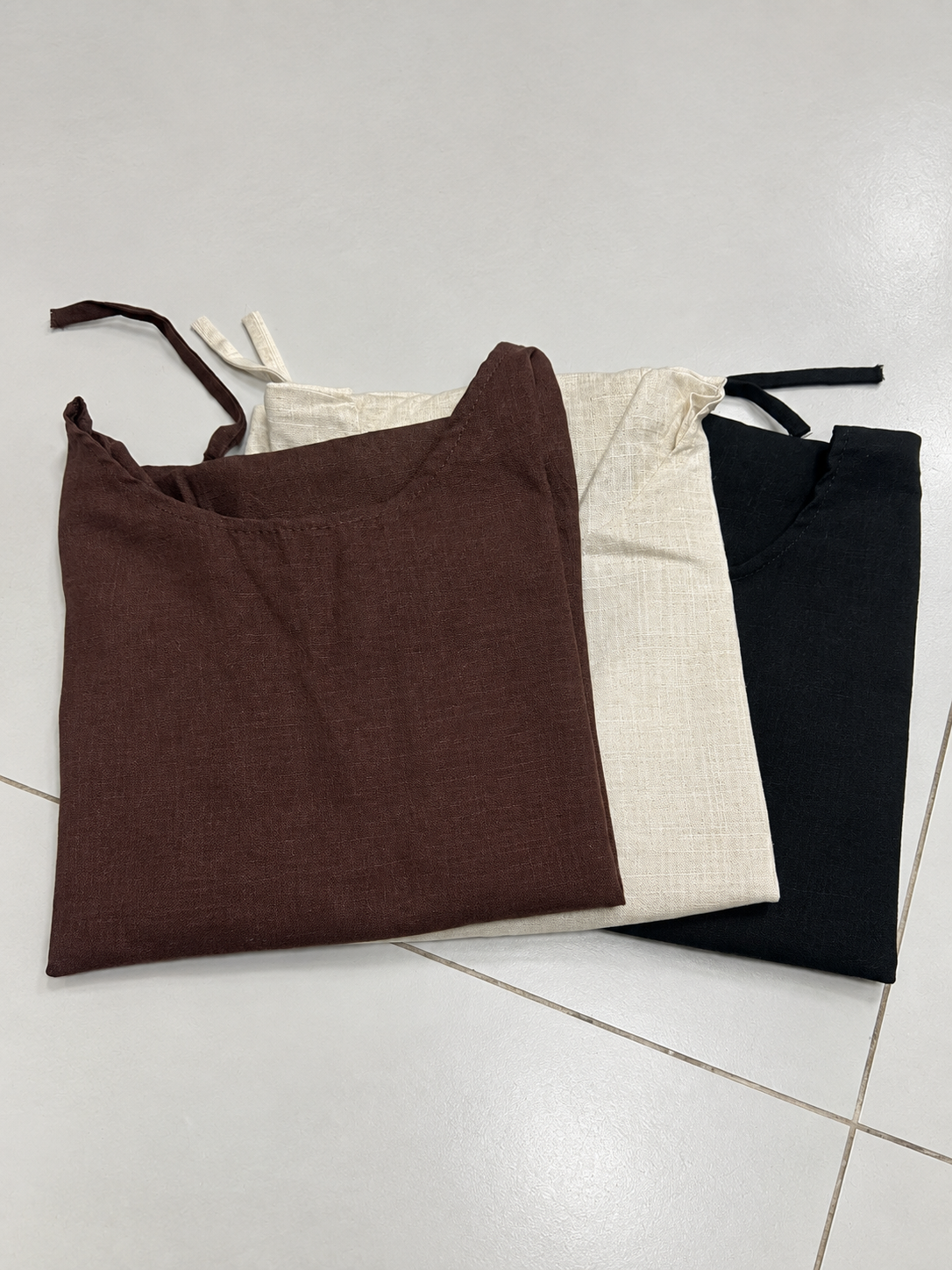 Camisola Mujer Lino Cuello Bote Ajustable Espalda en V - ChatGPT%20Image%208%20sept%202026%2C%2011_31_22%20a.m..png