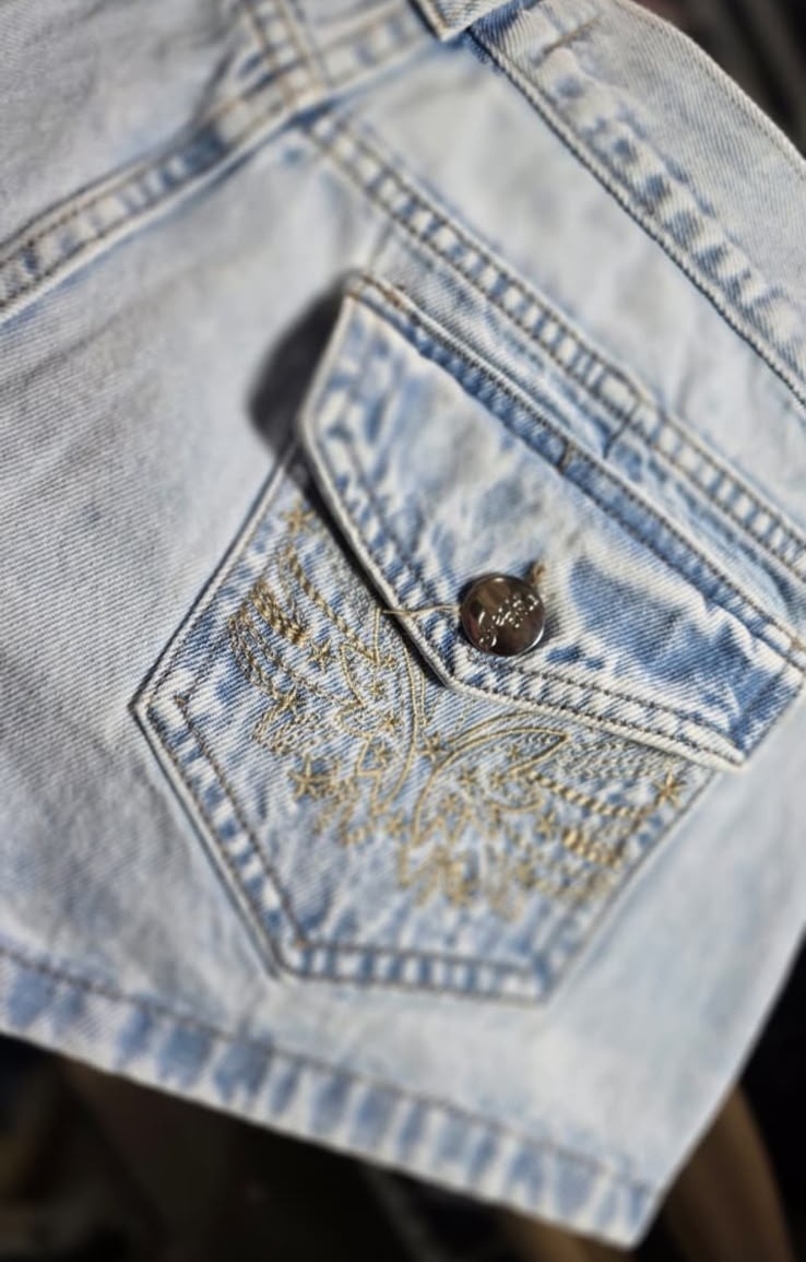 Short con Bordado - Imagen 3