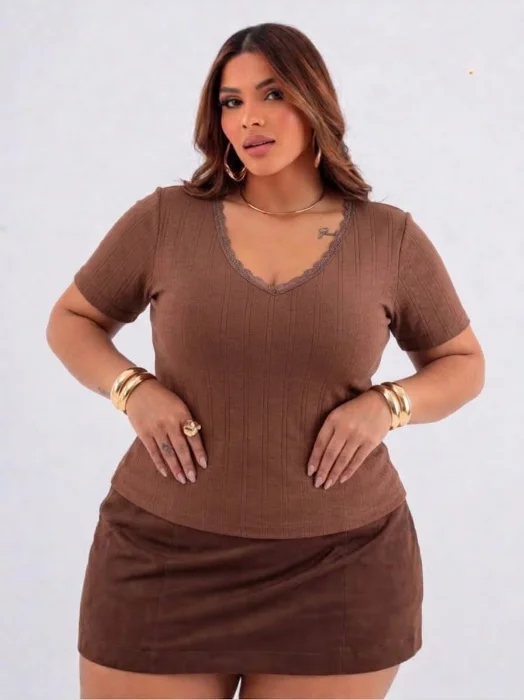 Nuevo  Art ; Camiseta Curvy con Encaje