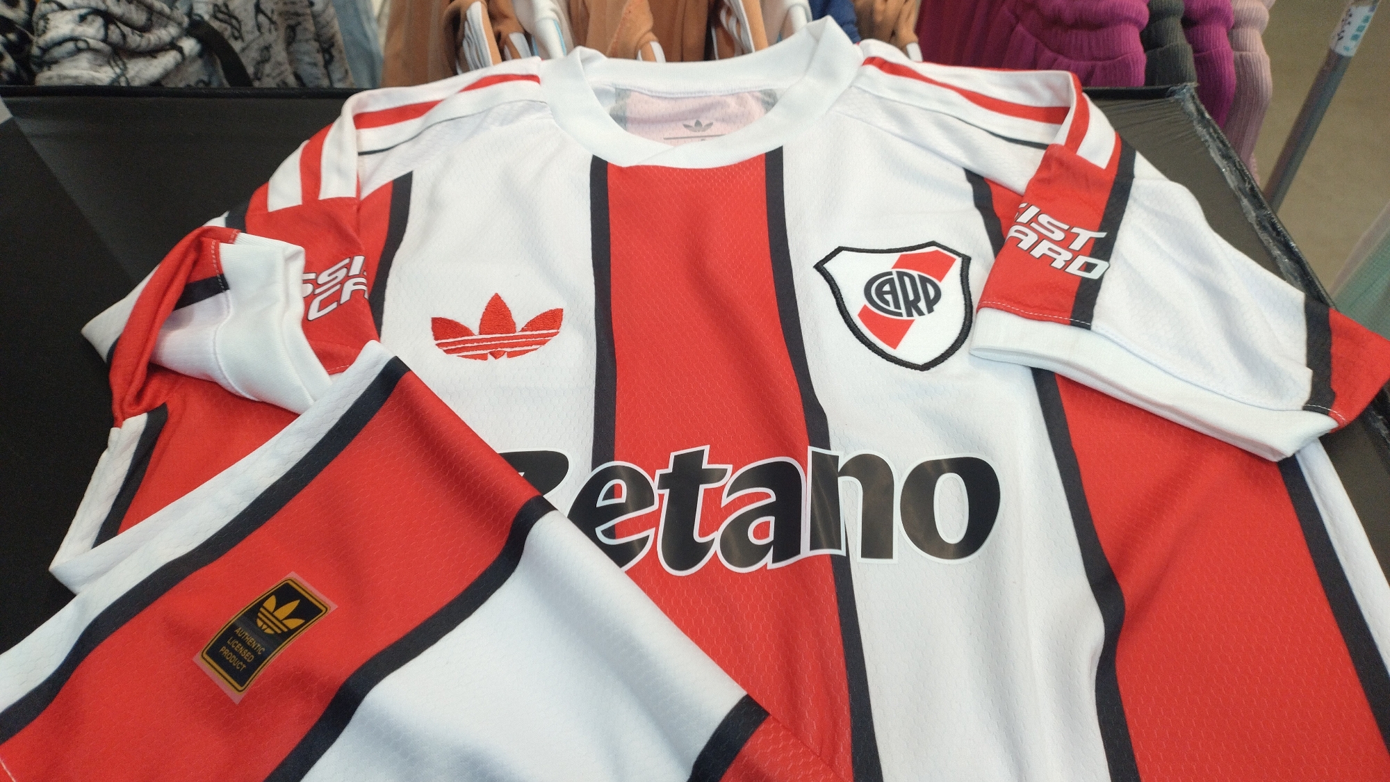 River Tricolor - Imagen 2