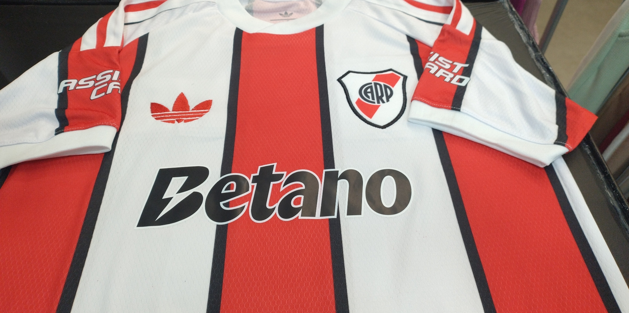 River Tricolor - Imagen 3