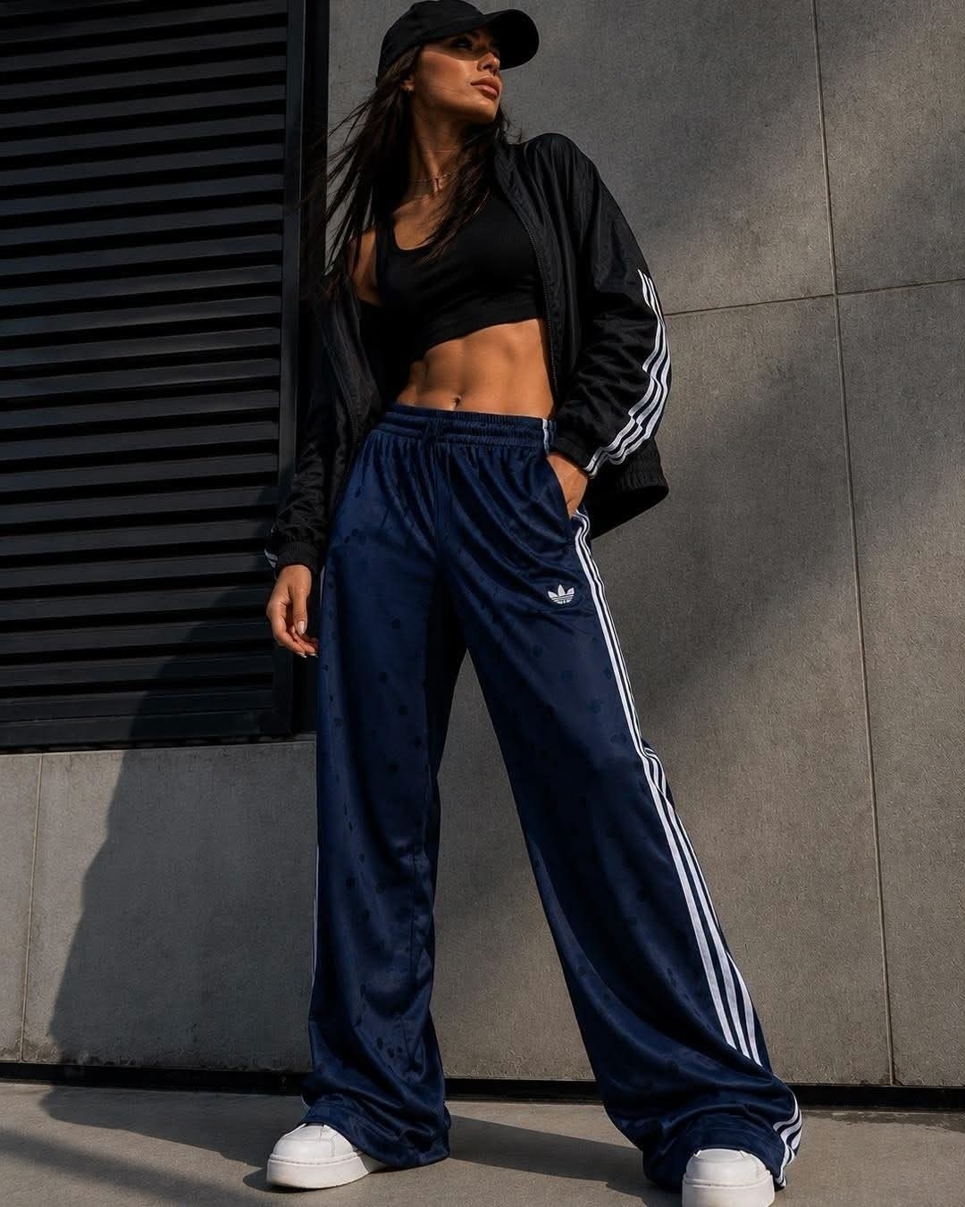 Pantalón Adidas Logo Bordado - Imagen 3