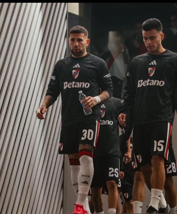 Remera Pre Calentamiento River Plate.