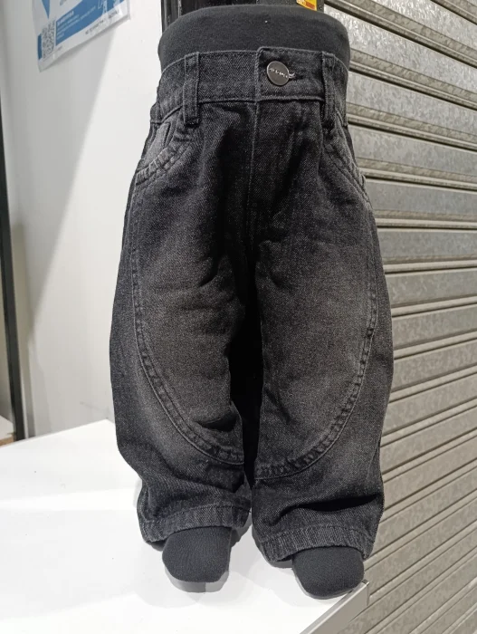 Baggy con Recorte de Bebé Negro