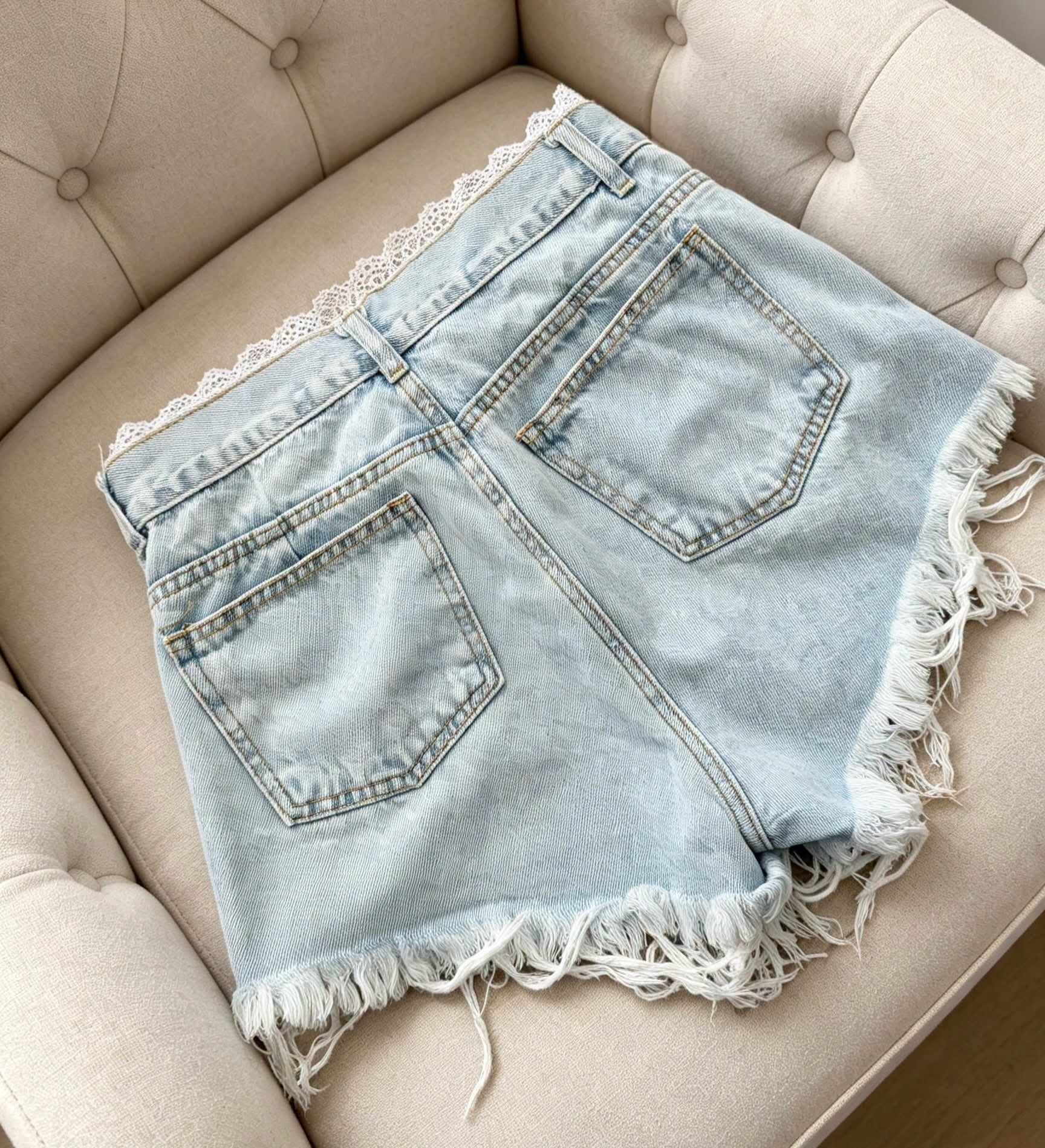 Short Desflecado con Puntilla Tendencia - Imagen 3