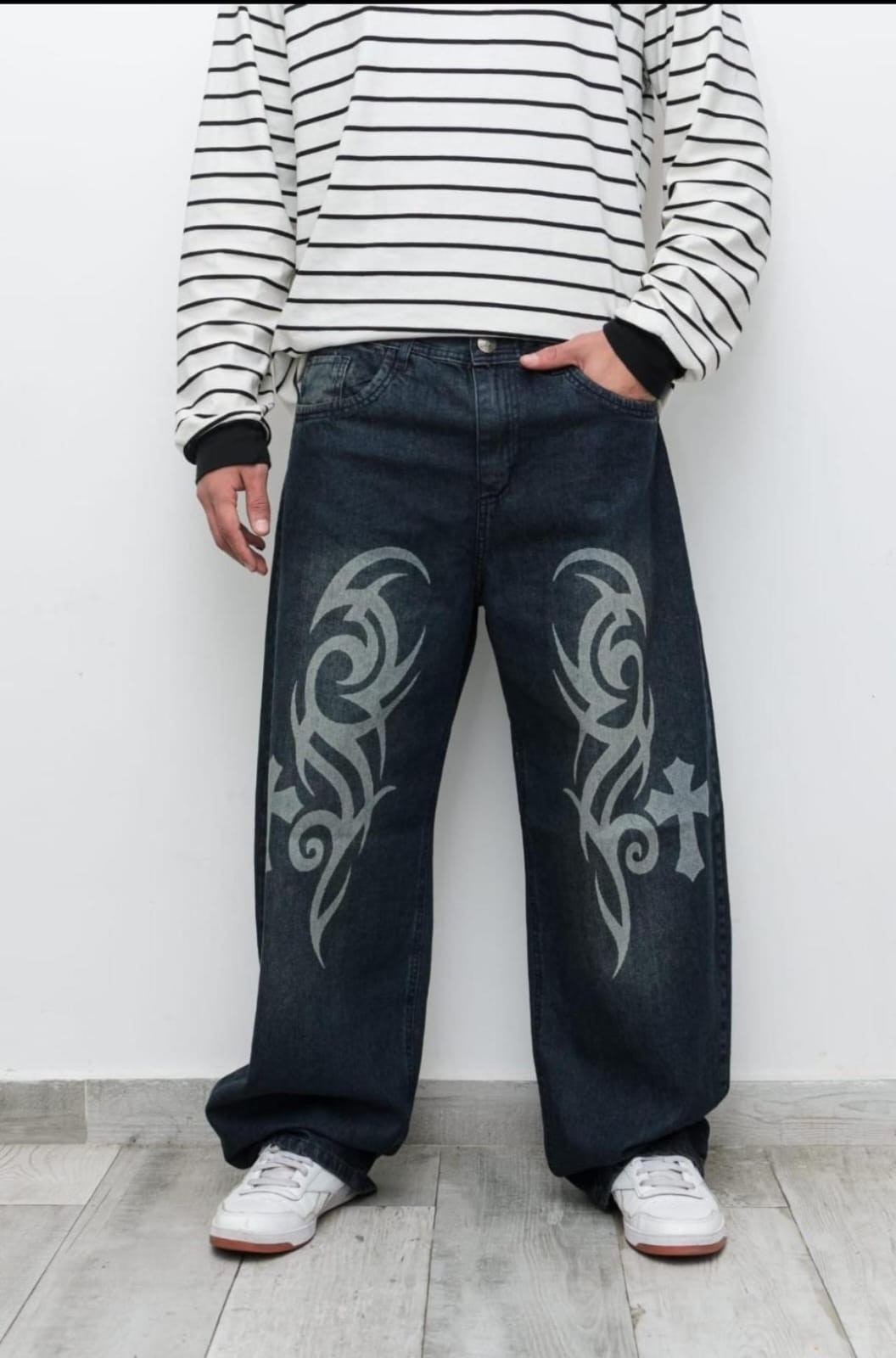 Súper Baggy Óxido Estampado con Láser  Tribal Cruz - Imagen 3