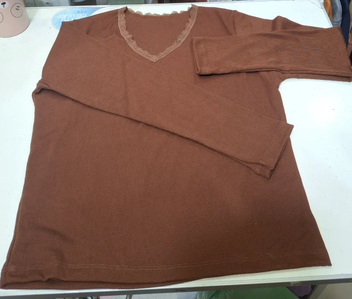 Camiseta con Puntilla en V
