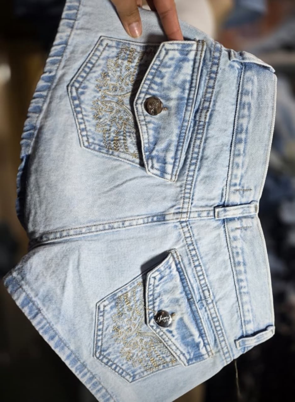 Short de Jeans con Bordado - Imagen 2