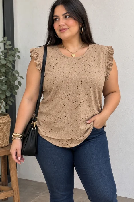Remera de Brodery con un Volado