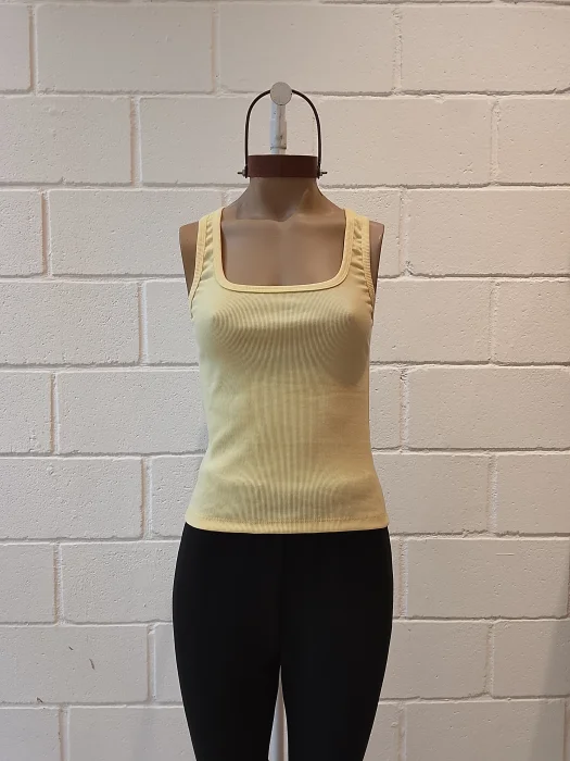 C708 - Musculosa Ada C/cuadrado
