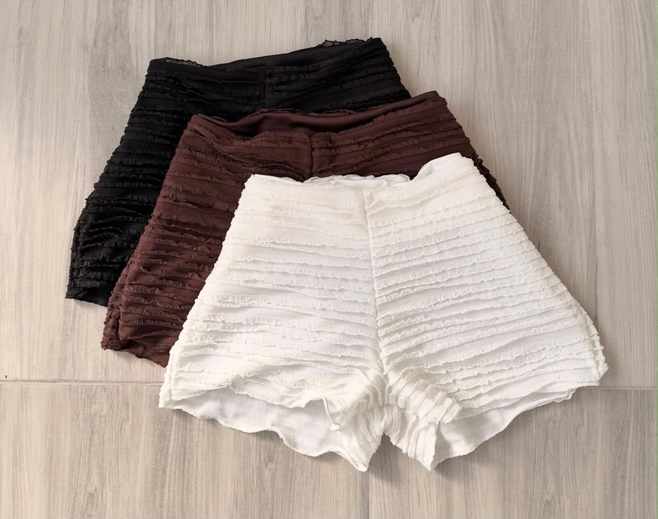 Short Rufle - 250f4f07-eaed-4f57-8b56-03d47487131d.jpeg