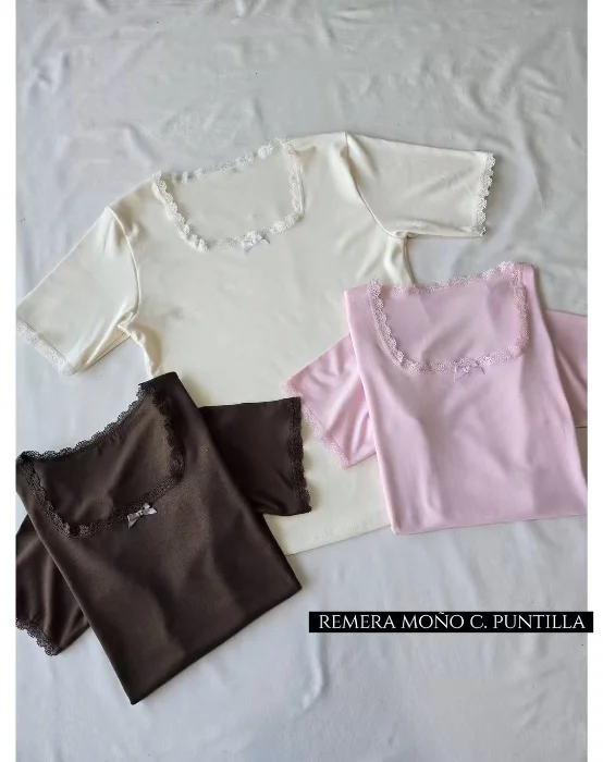 Remera Moño con Puntilla