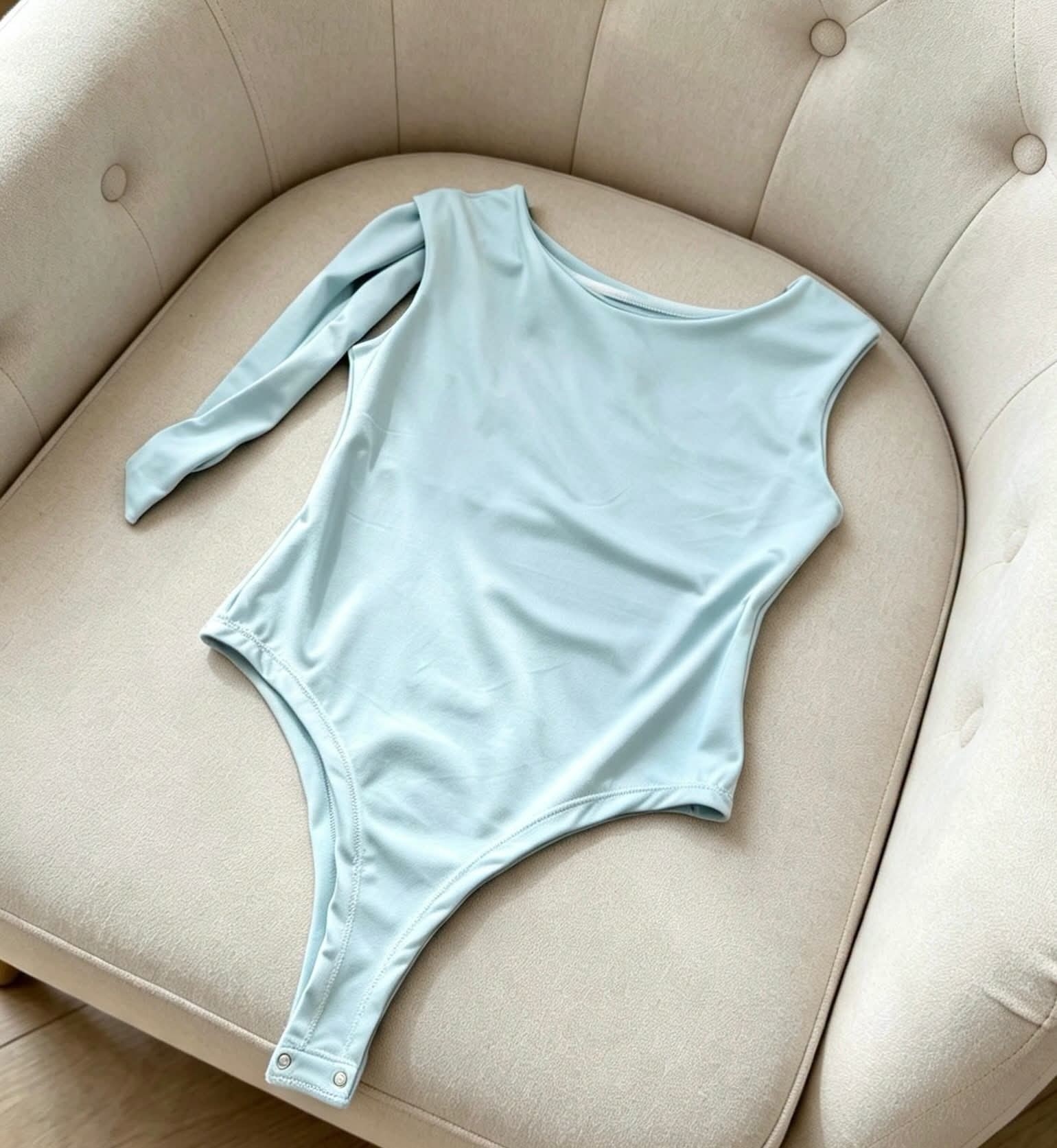 Body Cuello Asimétrico  con Lazo Tendencia - Imagen 6
