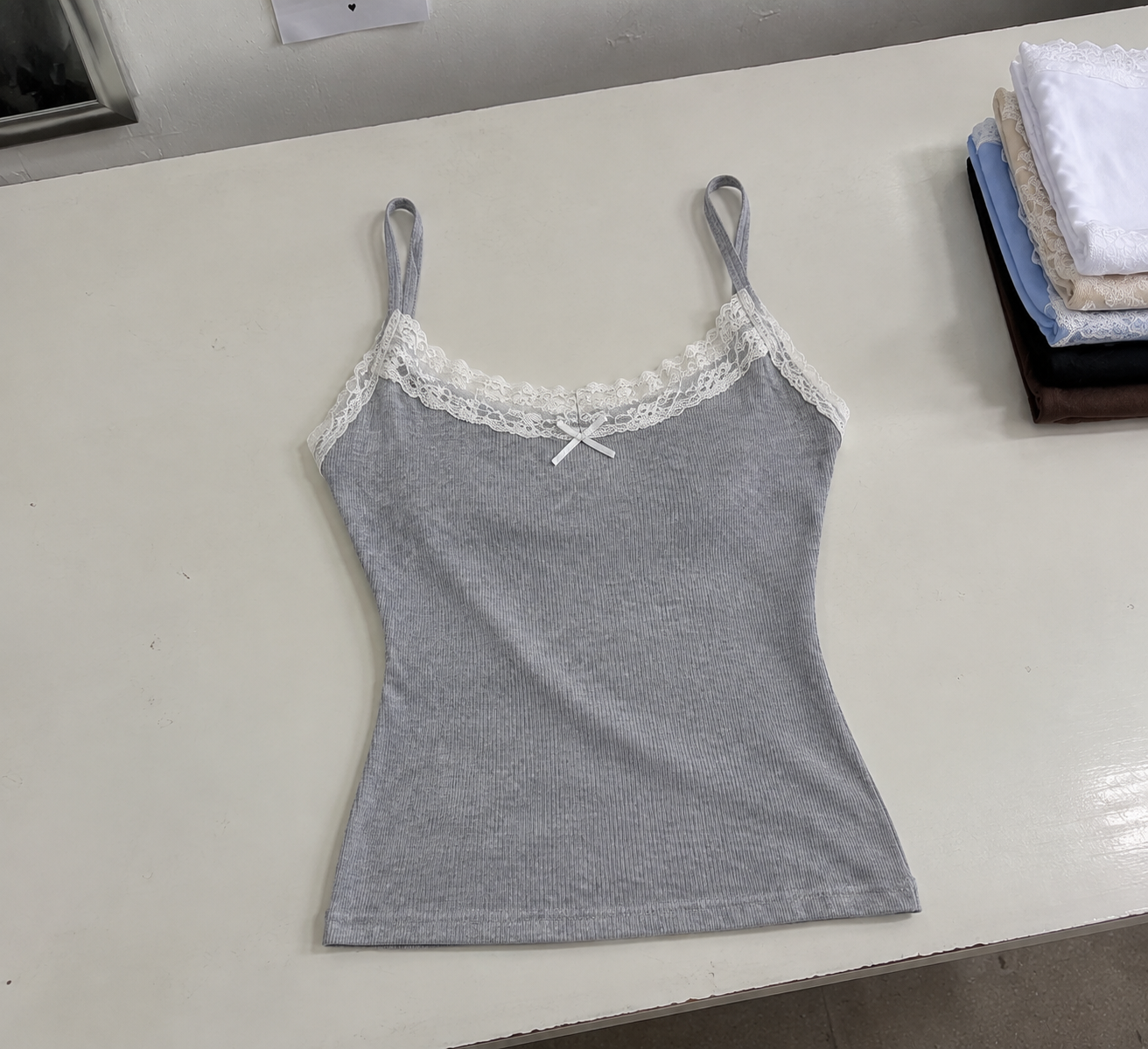 Musculosa con Encaje - file_00000000d780820e8a6993e842e061cc.png