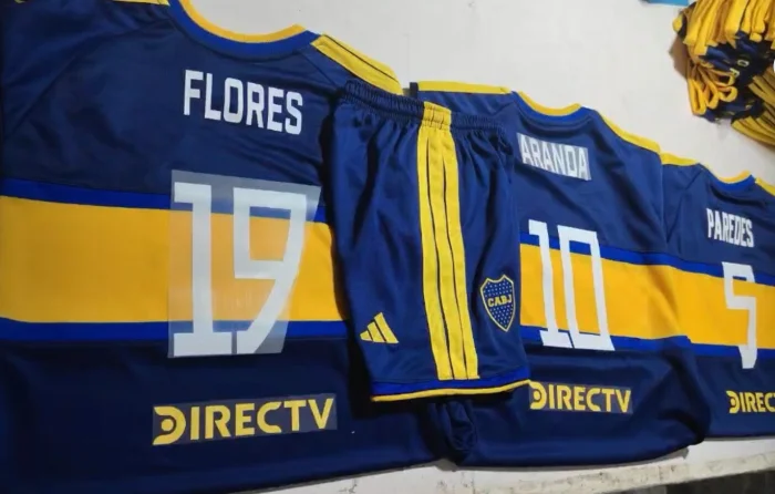 Conjunto River y Boca Niño  Tela W18 Logo Bordado  Premium de Niño