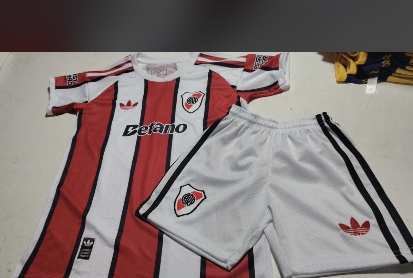 Conjunto River y Boca Niño  Tela W18 Logo Bordado  Premium de Niño - IMG_6578.jpeg