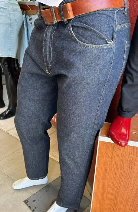 Pantalón Jeans Corte Clásico Rígidos