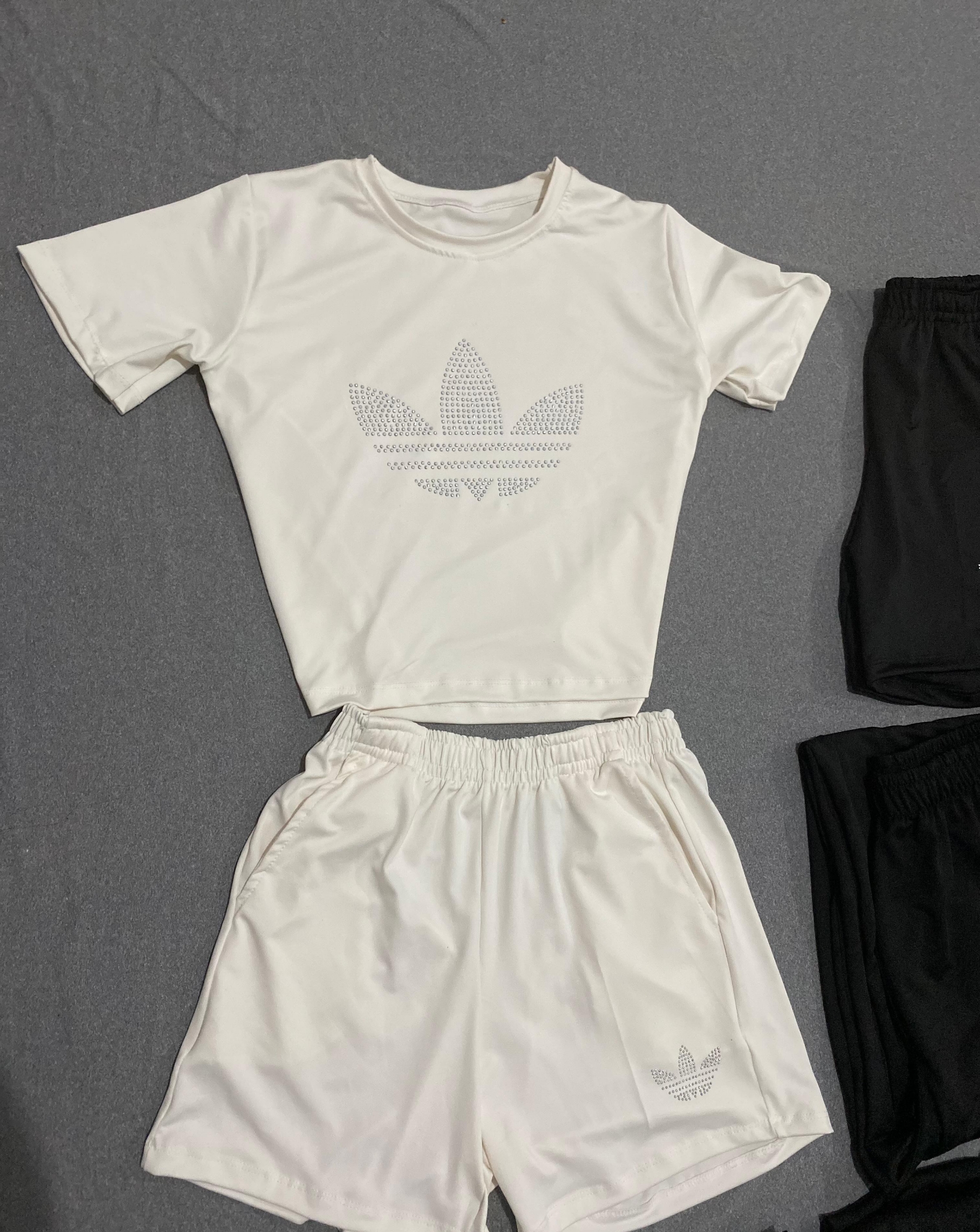 Conjunto Flor de Licra Stella con Stras Short + Remera Overside - Imagen 3
