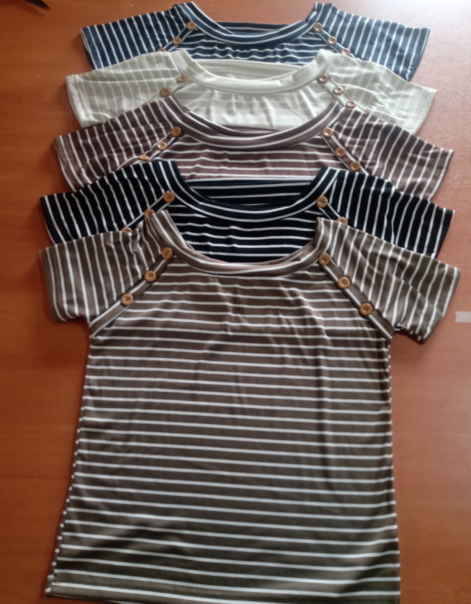 Remeras con Botón - Imagen 2