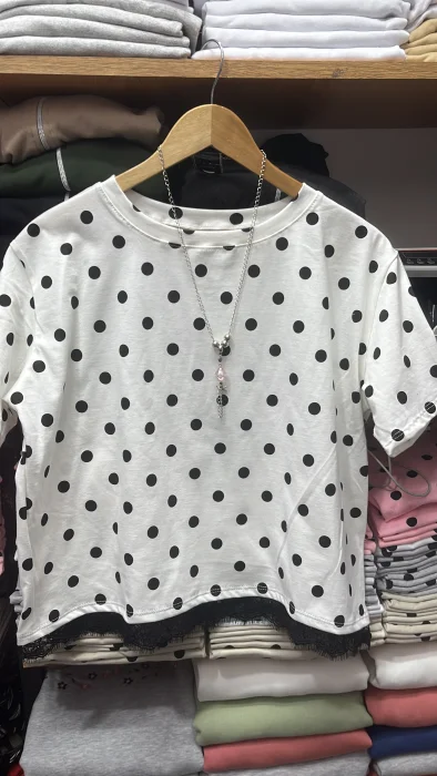 Remeras con Lunares
