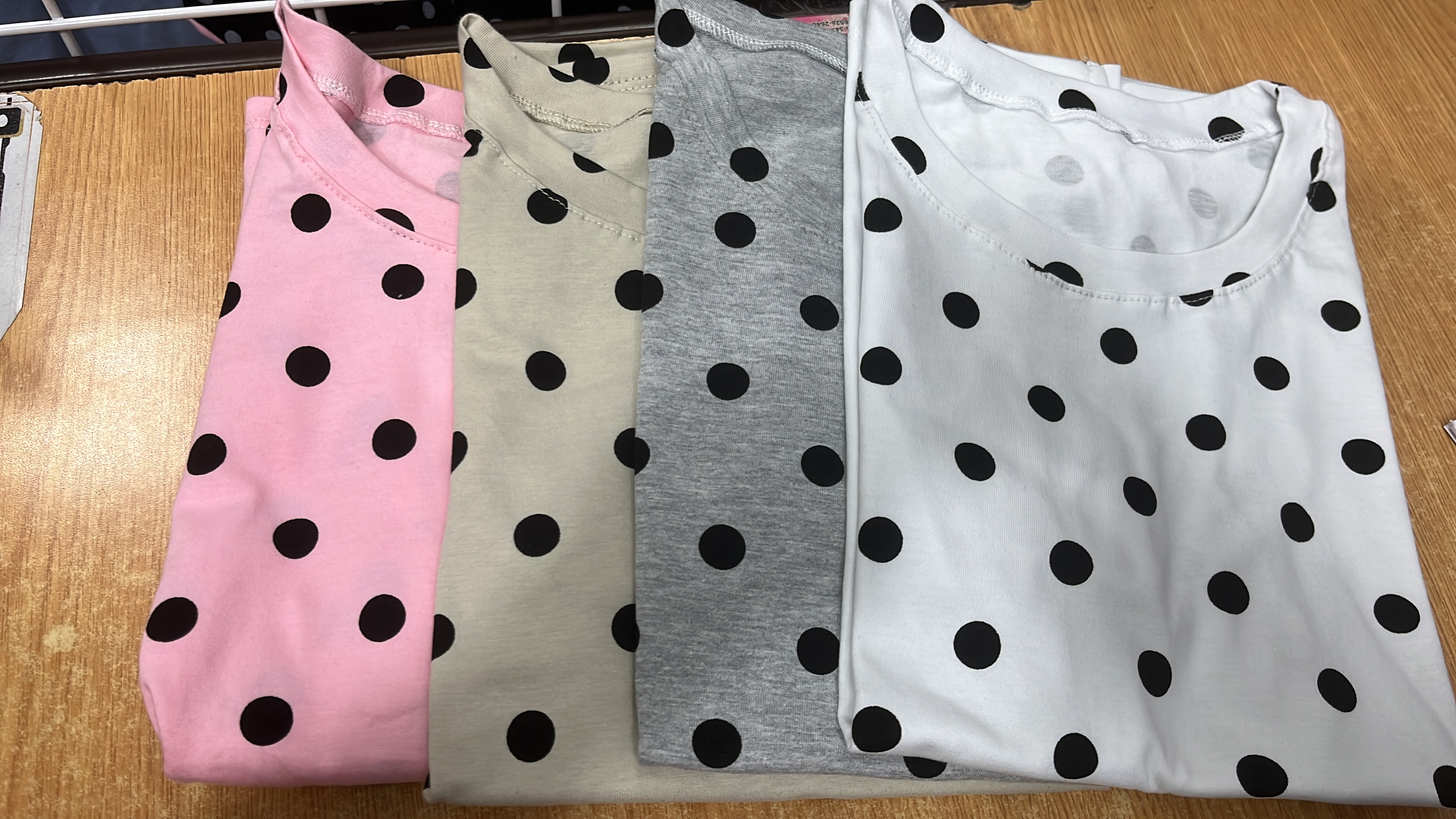 Remeras con Lunares - CC876BBD-3E93-4444-A52F-D01B54230462.jpeg