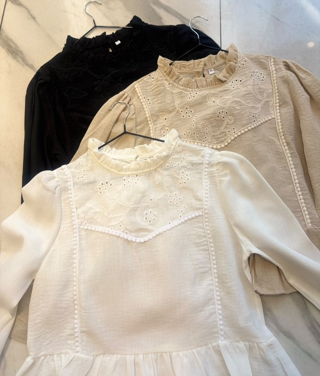 Blusa Polinen Bordado C/puntilla - Imagen 3