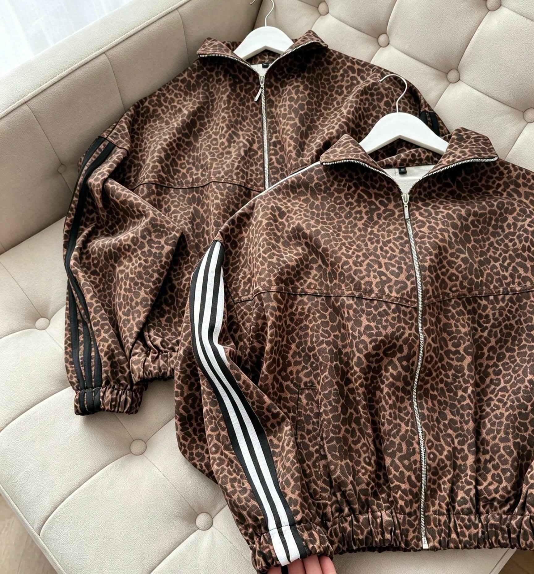 Campera Print 3 Líneas Over Tendencia - Imagen 1