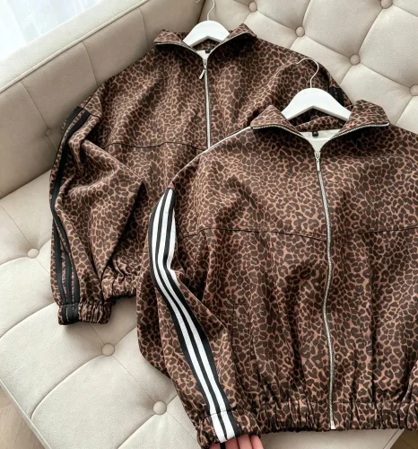 Campera Print 3 Líneas Over Tendencia