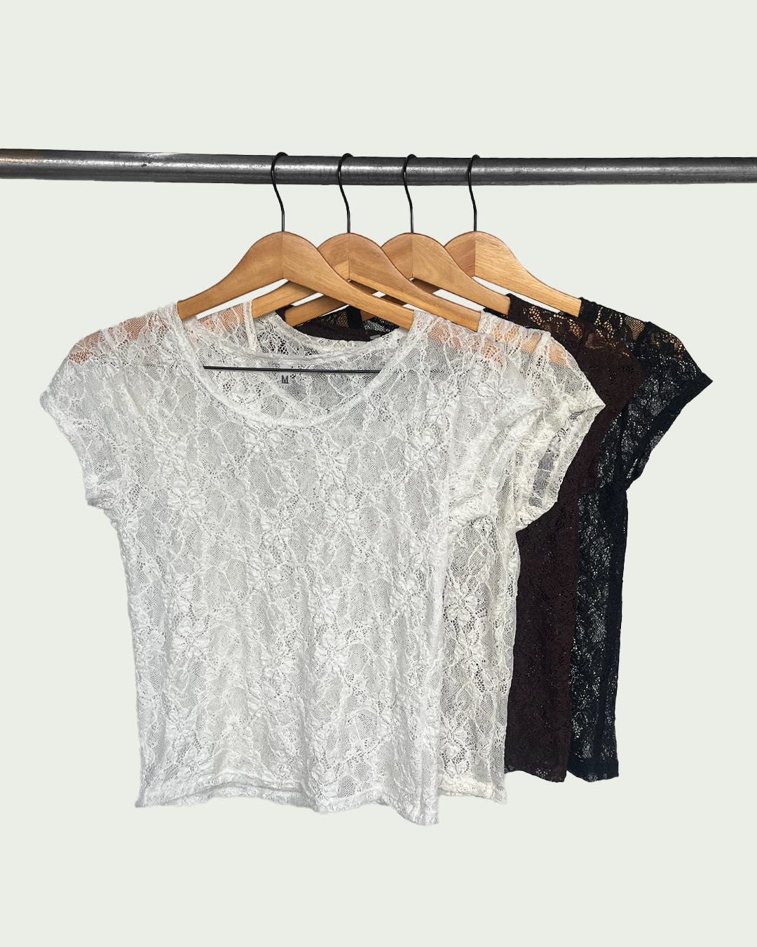 Top Encaje Flor Mangas Cortas y Escote Redondo - Top_Encaje%20Flor_Mangas%20Cortas_Escote%20Redondo_perchero.png