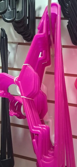 Perchas Fuscia Plástico Reforzado