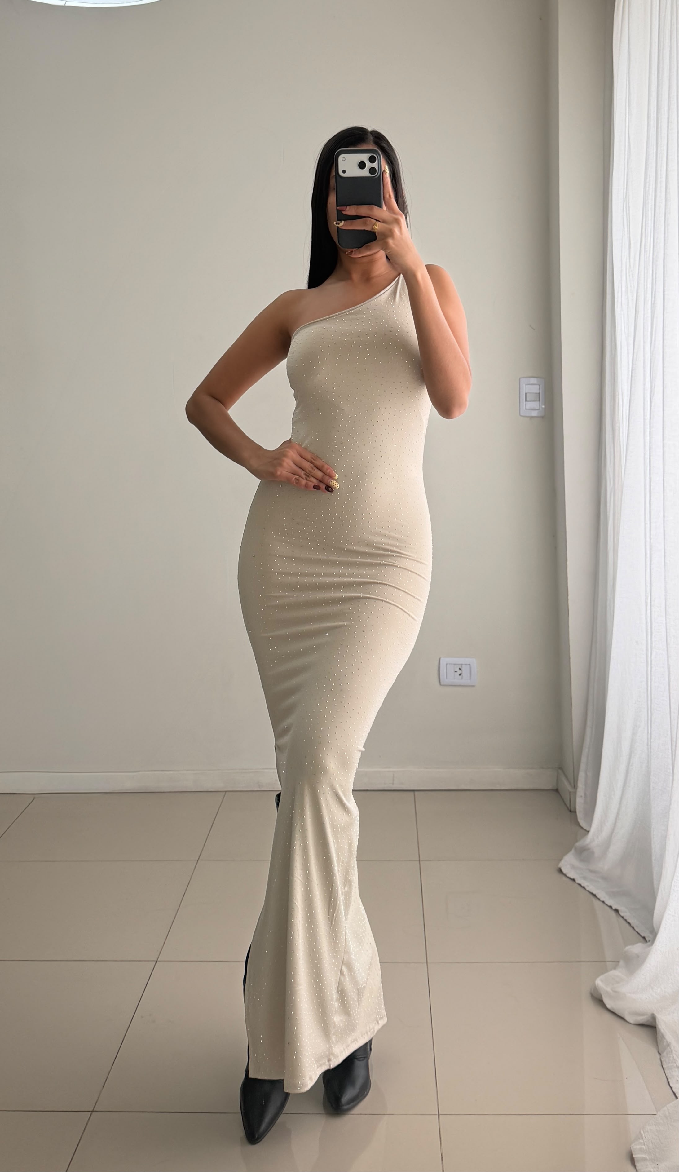 Vestido Asimétrico Brillo - 472734a3-9efe-44ce-95f4-8c076edb472d.jpeg