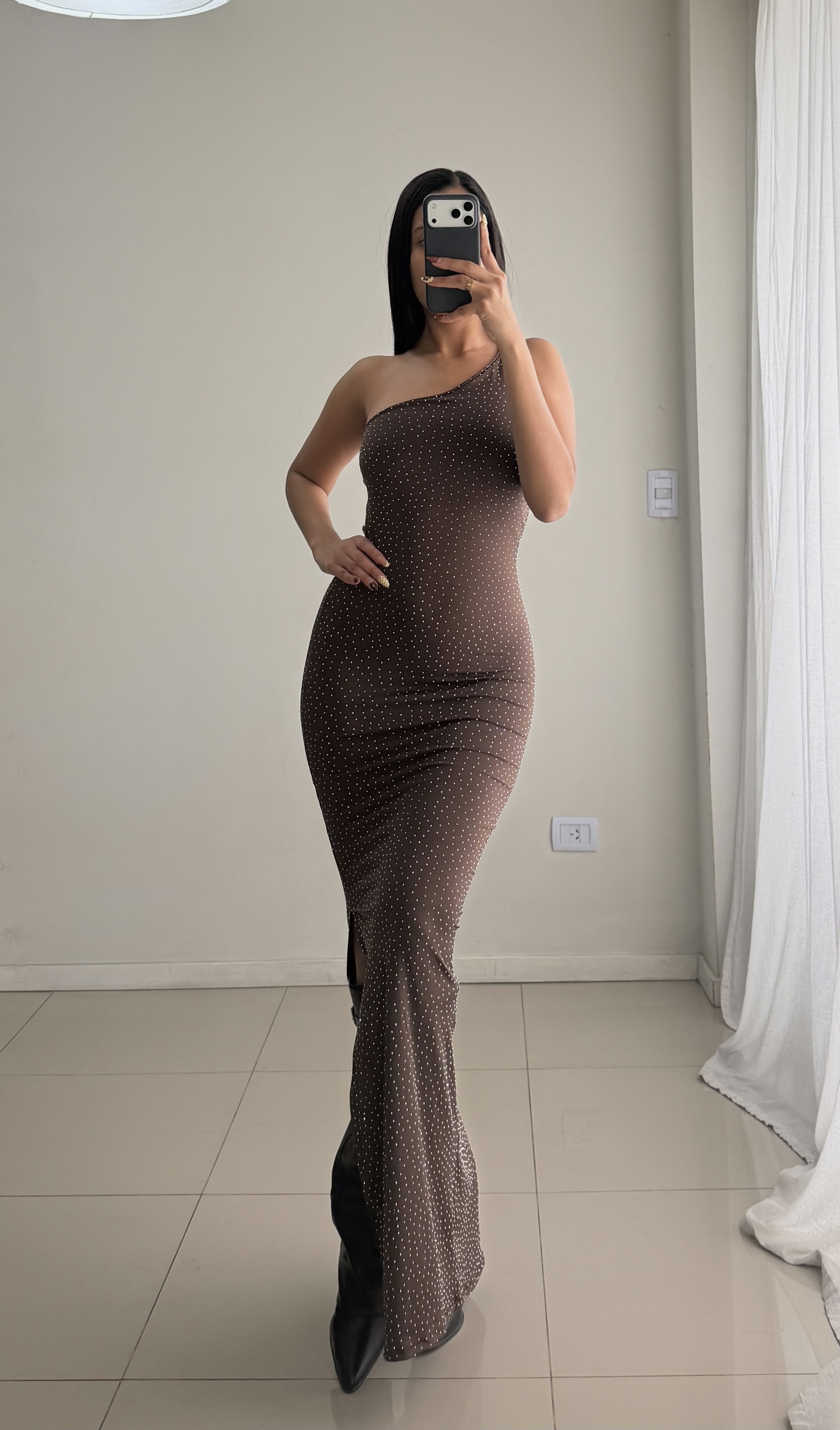 Vestido Asimétrico Brillo - 1abe1227-7718-4810-bc51-5e6a491e6d05.jpeg