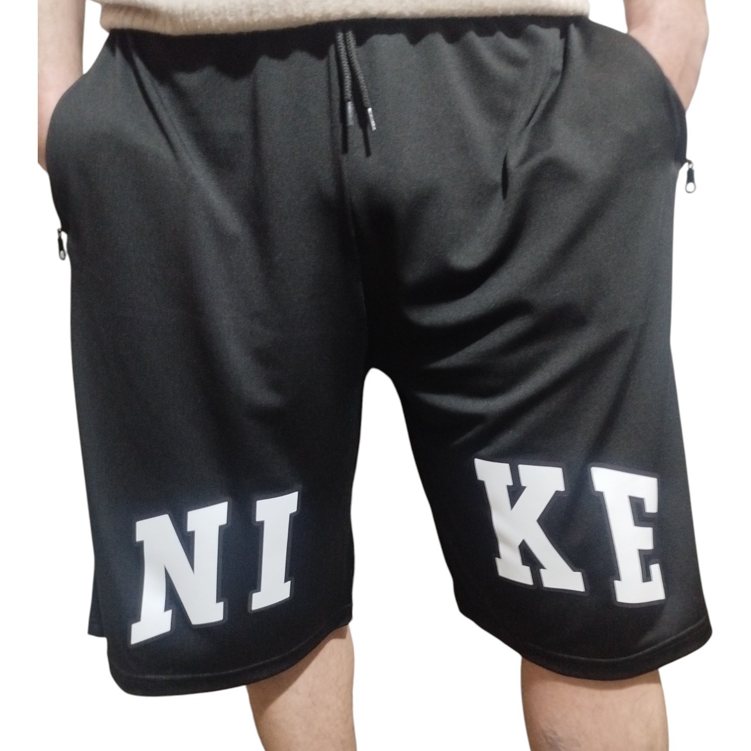 Bermuda Básquet Hombre Lycra con Logo en Ambas Piernas - Imagen 3