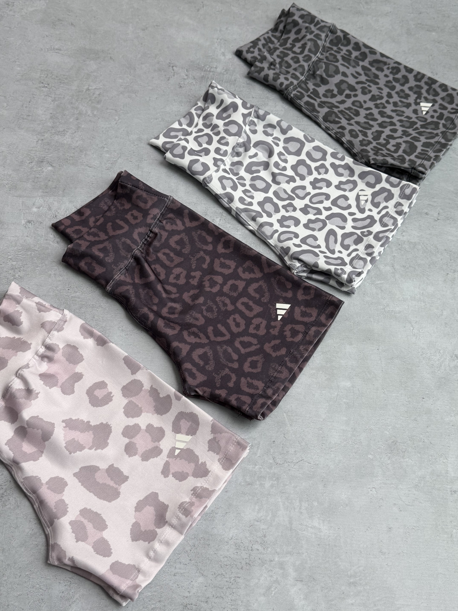Shorts Print Ad - Imagen 3