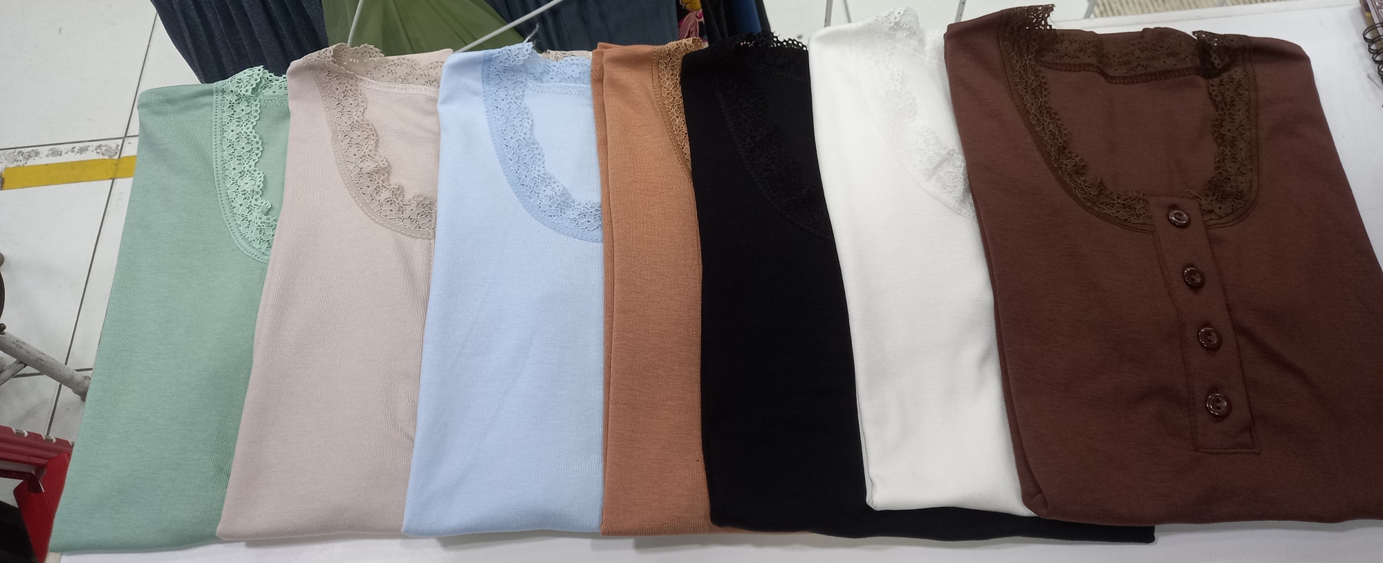 Remera con Encaje y Botones Talla Único Como si Fuera un Dos a un Tres - Imagen 3