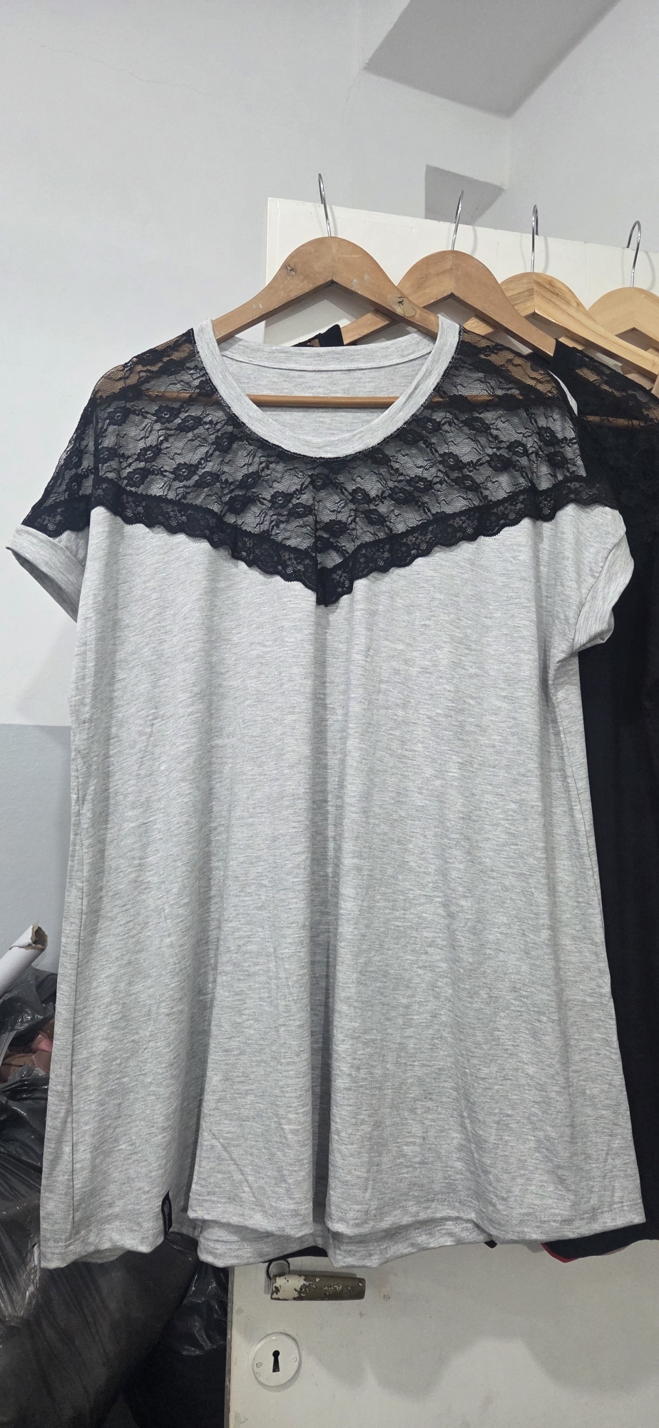 Remera con Encaje - Imagen 3