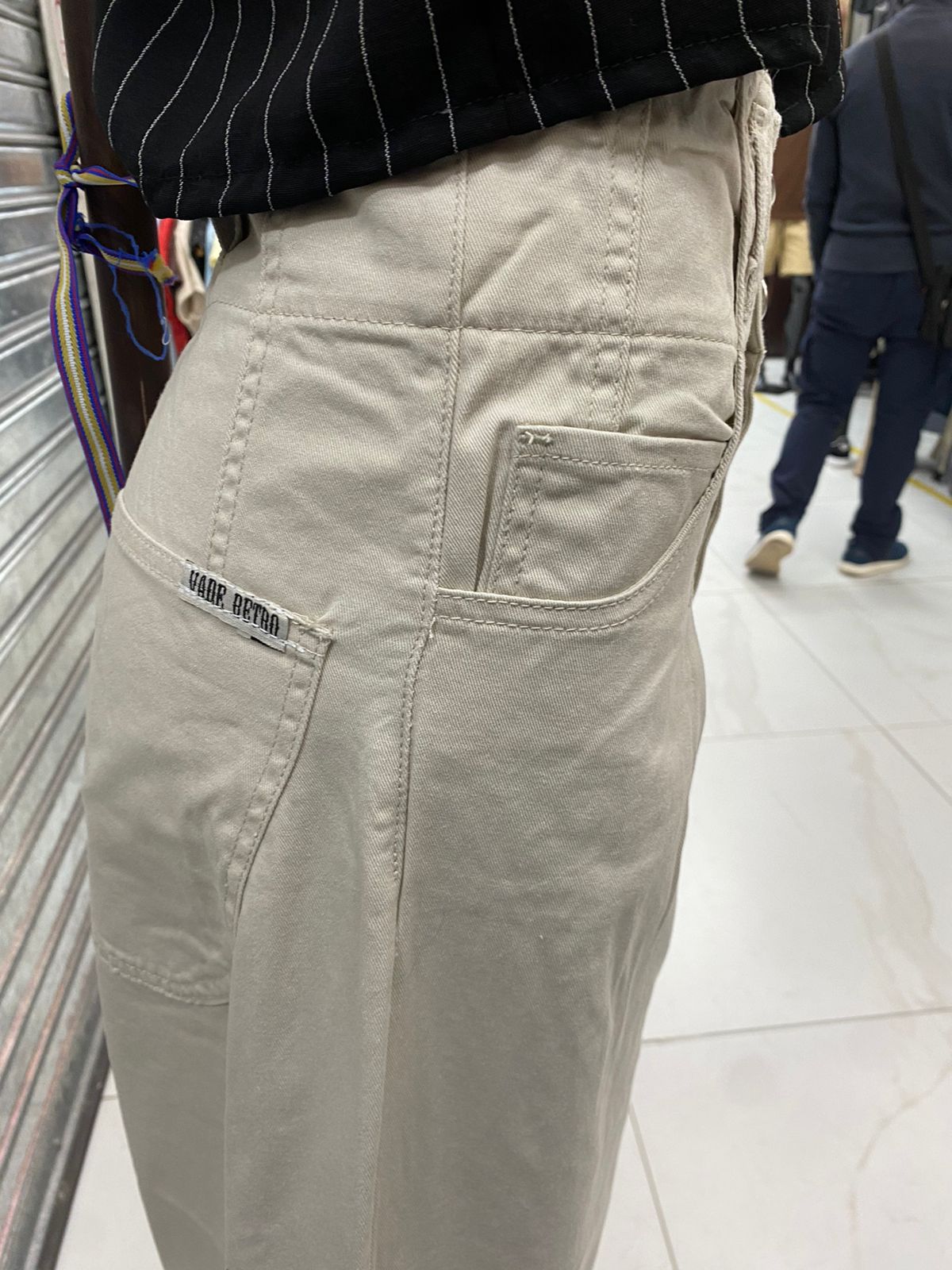 Jean Gina Ancho Gabardina Pinzado Crudo - WhatsApp%20Image%202025-10-28%20at%2010.15.01%20AM%20(2).jpeg